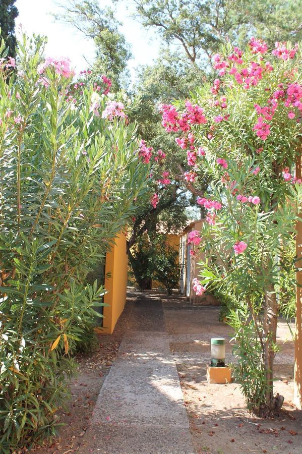 Residence Cala Bianca Borgo  Exteriör bild